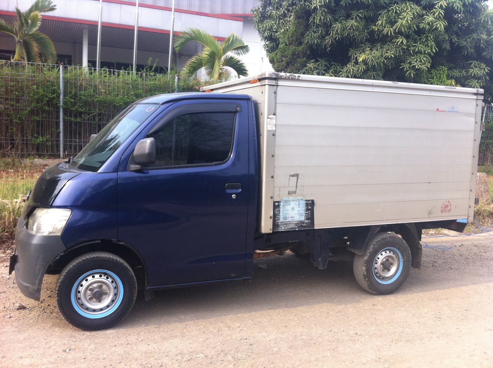 Sewa Mobil Box | mediatransportal