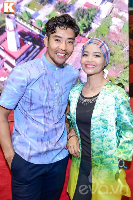 Huong Giang Idol vang mat, Tien Dat choi troi voi 