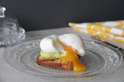 Pão Tostado com Avocado e Ovo