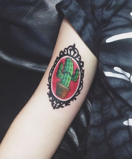 Este emoldurado cacto tatuagem
