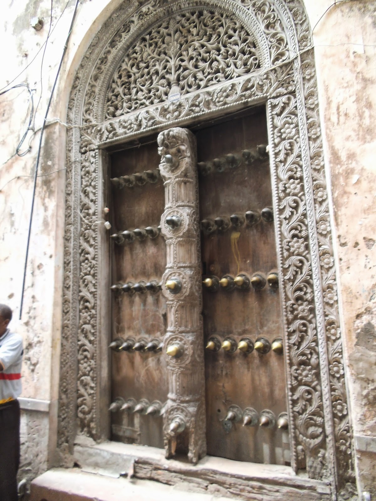 Reflections on life's experience and traveling. The doors of Stone