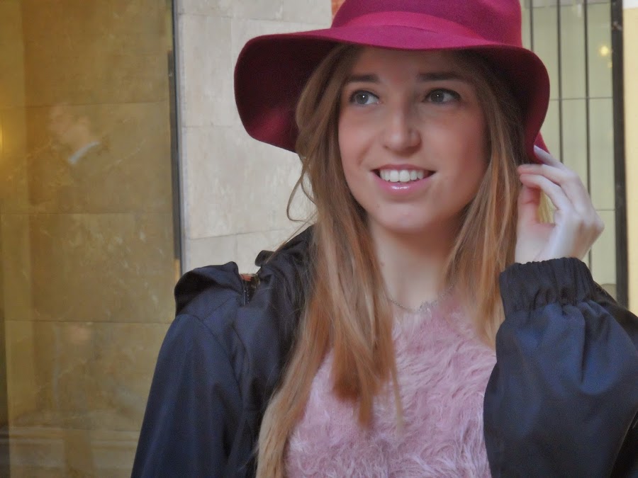 sombrero de ala burgundy