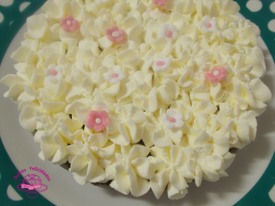 Tarta de chocolate y nata (crema de leche)