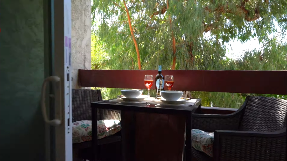 15 Photos vs. 530 S Barrington Ave #201, Los Angeles Condo Interior Design Tour