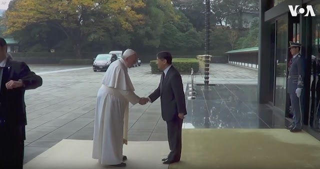 天皇、ローマ教皇、キリル1世、タイ国王、エリザベス女王、上座に座るのは誰？