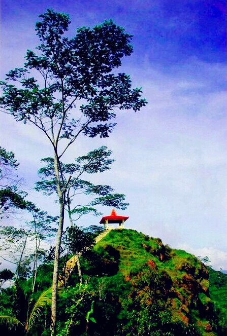 Wisata Puncak Gunung Suroloyo Bukit Menoreh Kulon Progo