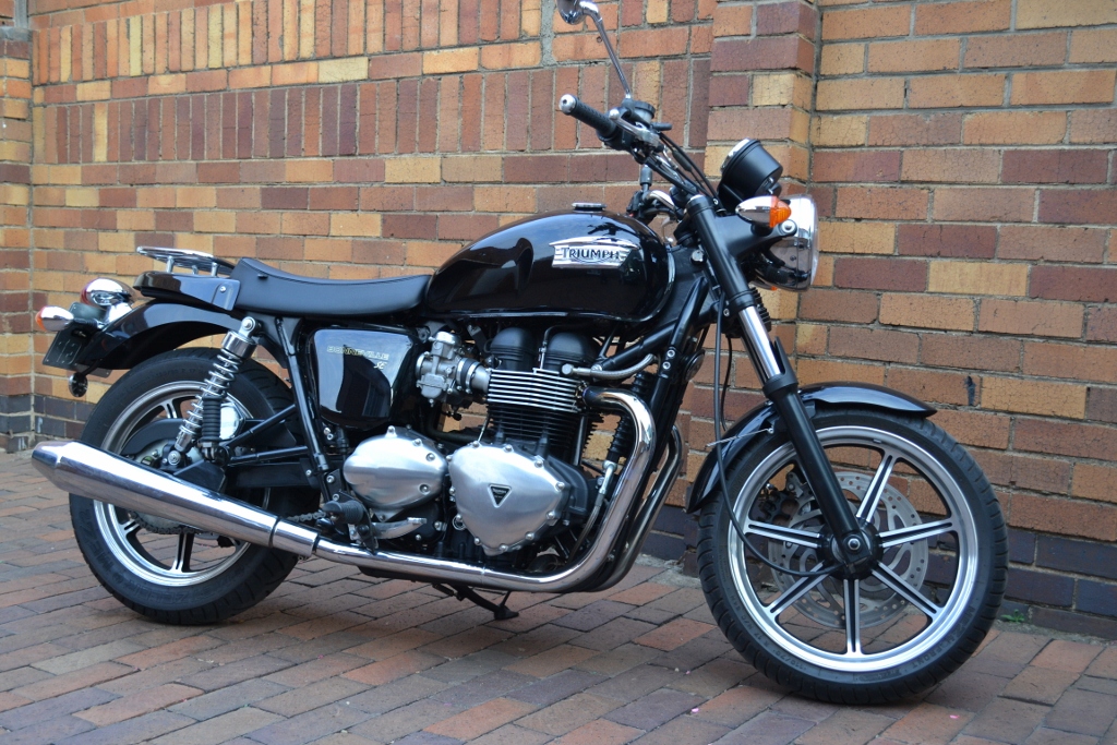 Triumph bonneville single seat conversion