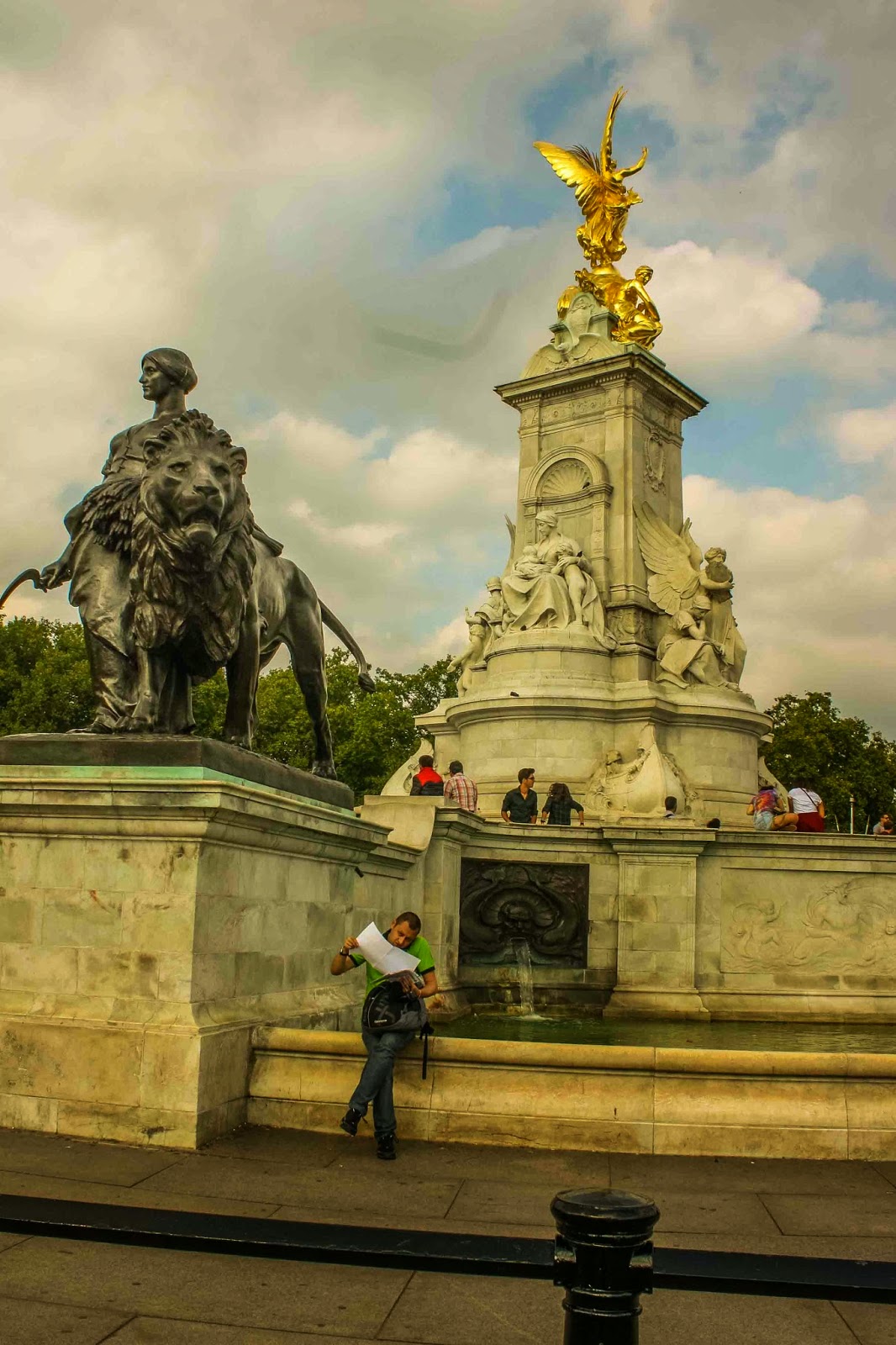 Ladee's Travels: London, England - Statues (Part 2 of 2)