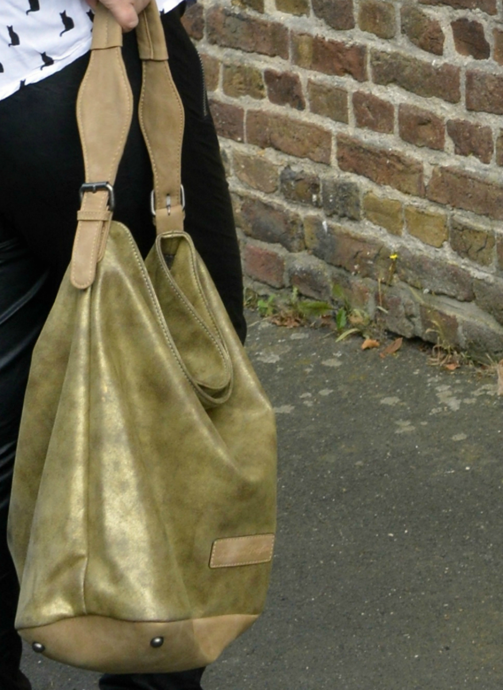 Close up of the FRITZI AUS PREUßEN Hobo bag