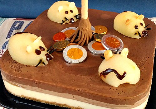 Una tarta tres chocolates adornada con ratones dle cuento "La ratita presumida"