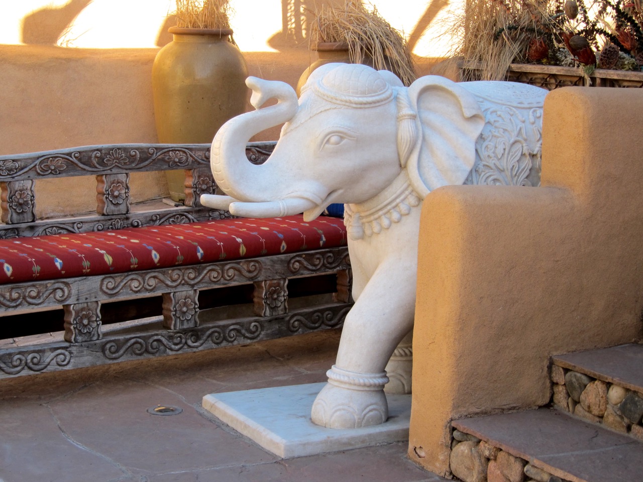 SUENOSDEUOMI'S RUMINATIONS The White Elephant In The Living Room