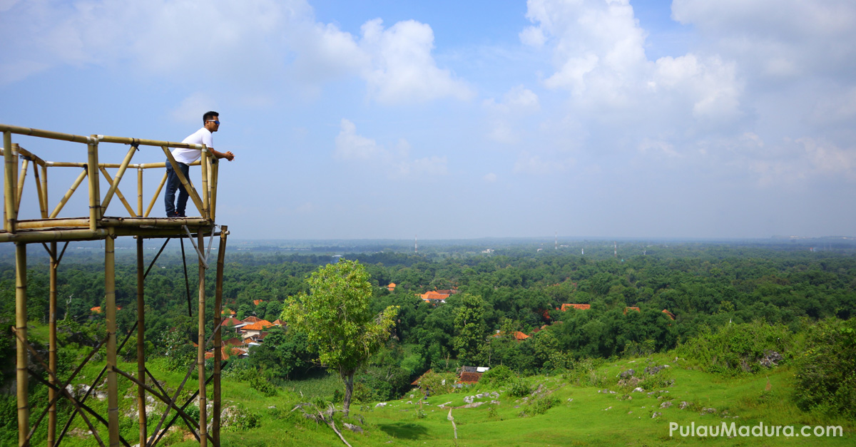 Obyek Wisata Alam Bukit Anjhir di Desa Kamoneng, Tragah