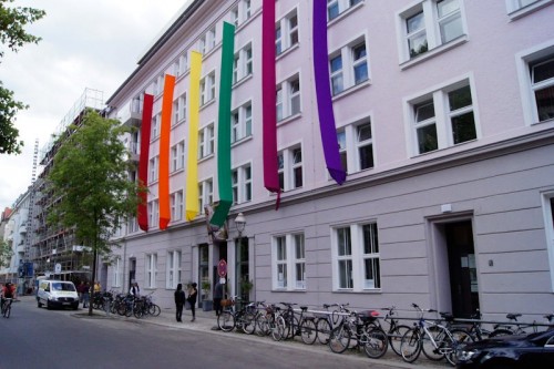 Alemanha inaugura segundo centro para refugiados LGBT em Berlim Alemanha inaugura segundo centro para refugiados LGBT em Berlim