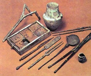 Lékařské nástroje používané nejen ve zdravotnictví/publikováno z http://itthing.com/8-ancient-inventions-we-still-use-today