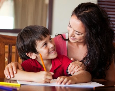 Cómo ayudar a tu hijo con las tareas escolares