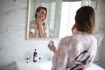 Makijażowe hity, pielęgnacja twarzy, włosów i ulubione zapachy | Test tuszu Physicians Formula Sexy Booster - Czytaj więcej »