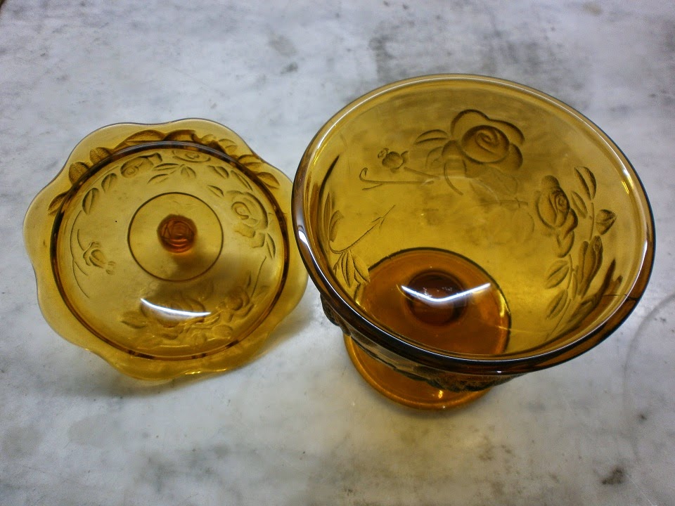 Antikpisan: Toples Warna Kuning Keemasan Motif Emboss Bunga Rose ( SOLD ...