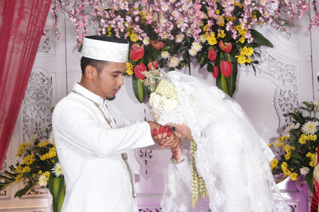 Jasa Video dan Foto Wedding Semarang HUBUNGI Bpk. Eko Novianto 0856.0003.0803 / 0856.4020.3369 (im3) /024 -764-844-13 (kantor) atau 0821.3867.4412 (simpati) | Wedding