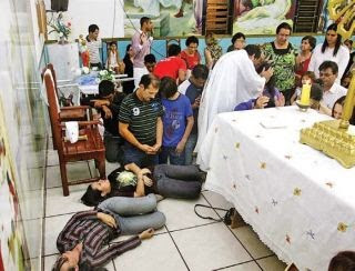 Resultado de imagem para fotos batismo no espirito santo rcc