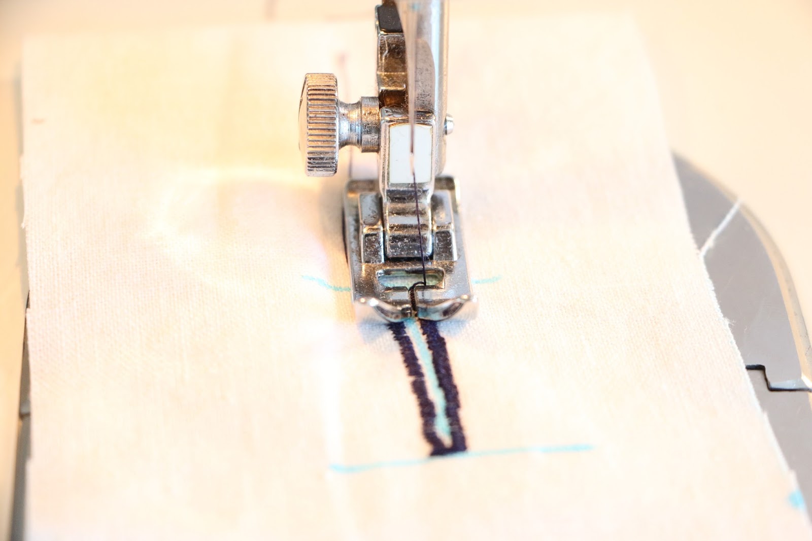 How to Sew a Buttonhole Without a Special Foot! Palindrome Dry Goods