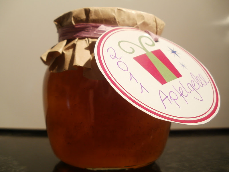 Apfelgelee mit weihnachtlichen Gewürzen — Verboten Gut