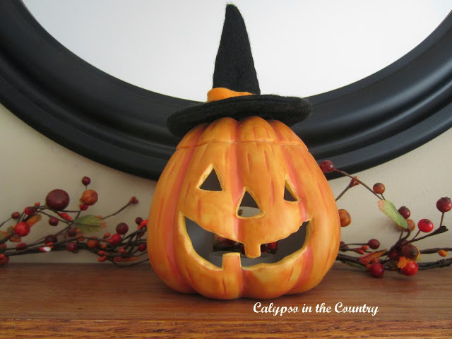 Jack -o-lantern - Simple Black and Orange Mantel Simple Black and Orange Mantel