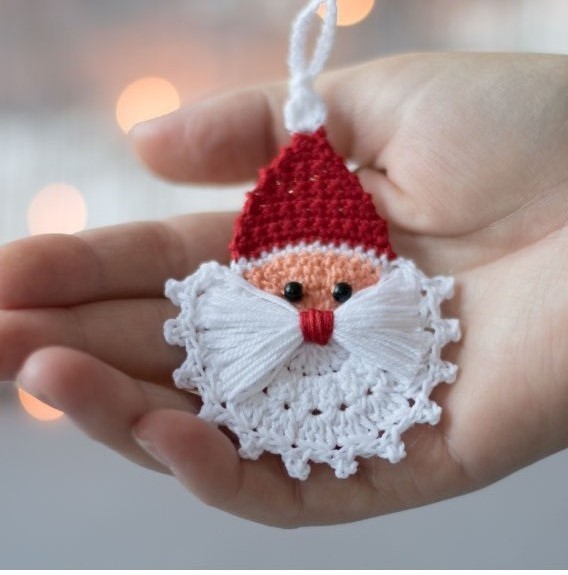 Ergahandmade Crochet Santa Ornament + Video Tutorial