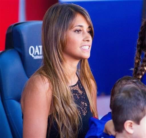 Adorable photos of Lionel Messi, his wife and kids before today's game
