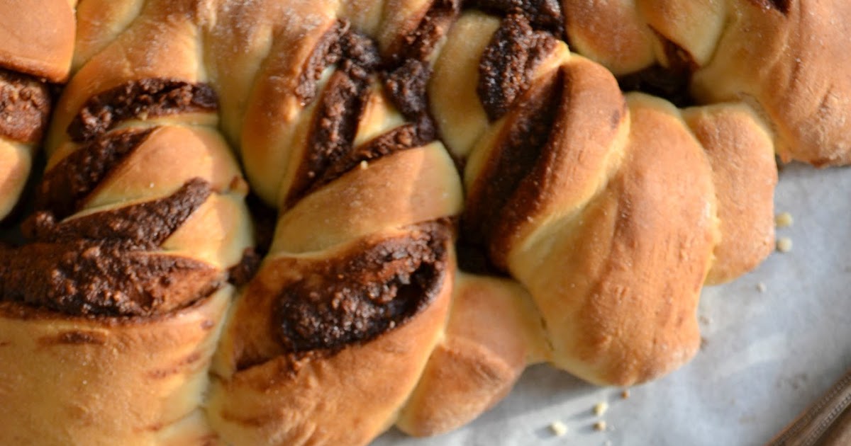 Geflochtener Hefestern mit Nutellafüllung und Espresso Geflochtener Hefestern mit Nutellafüllung und Espresso