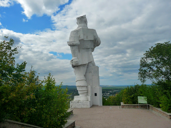 Святогорск. Памятник Артему :: isanit Sergey Breus - Социальная сеть ФотоКто