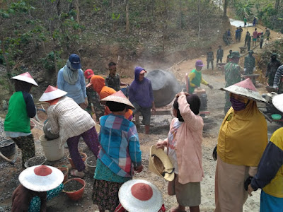 DUA JEMPOL UNTUK SEMANGAT WARGA SUKOREJO DUA JEMPOL UNTUK SEMANGAT WARGA SUKOREJO