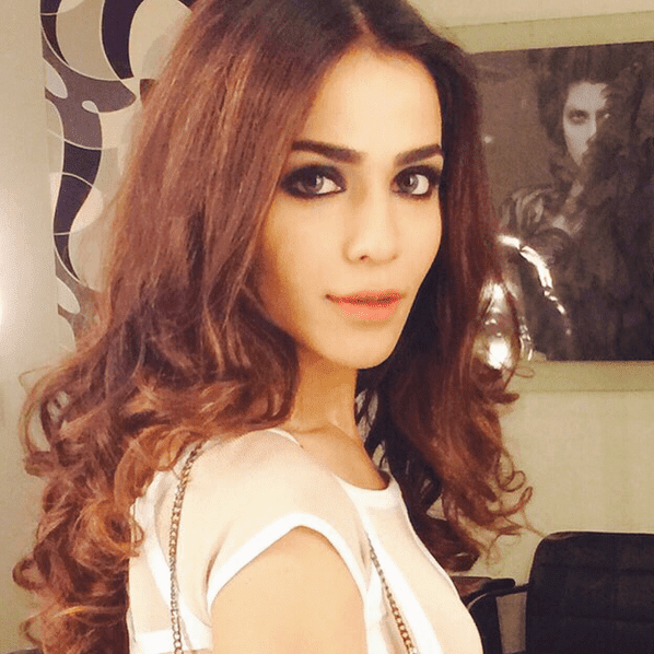 Humaima Malik Latest Updates, Hd Images, News, Family Today Updates