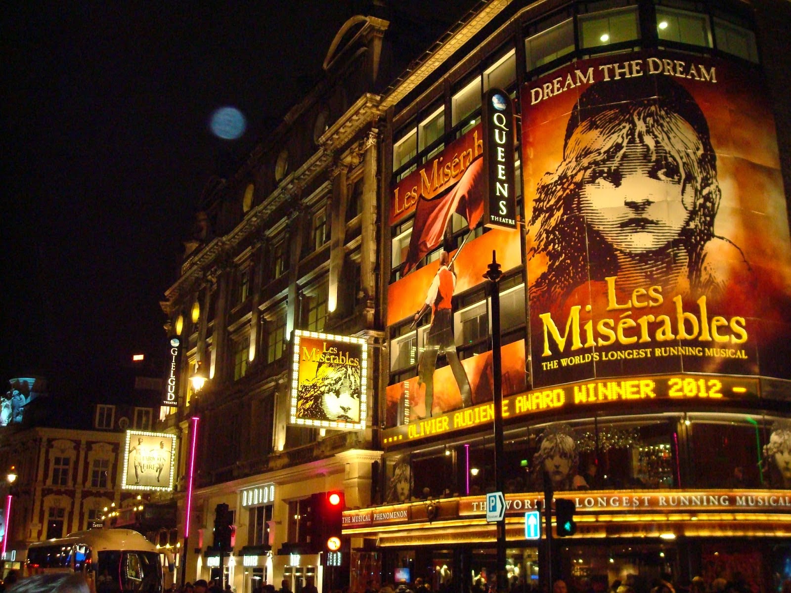 Les Miserables London Plan To Screen Les Miserables At Queen s Theatre les-miserables-london-plan-to-screen-les-miserables-at-queen-s-theatre