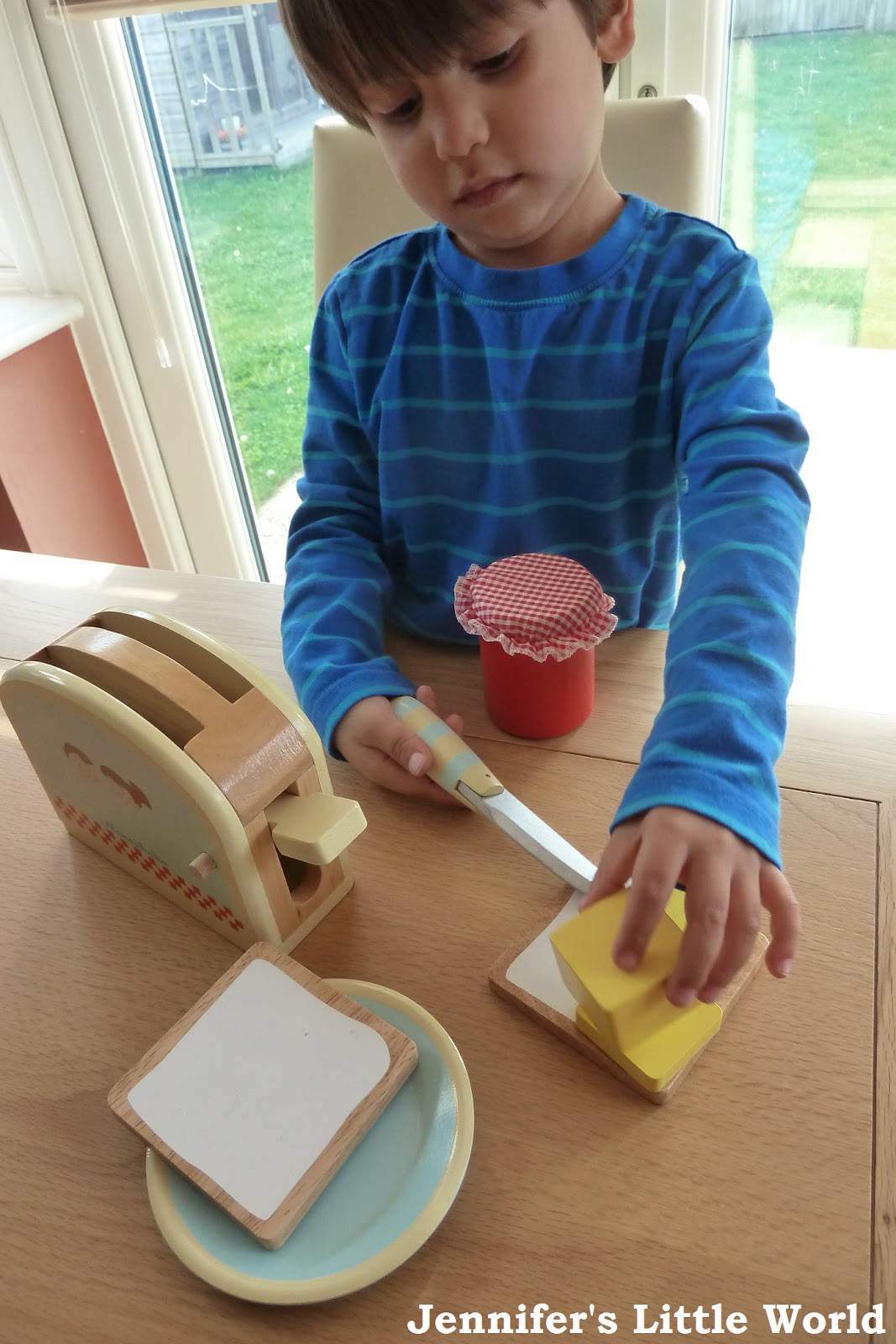 Jennifer's Little World blog Parenting, craft and travel Review Le Toy Van Toaster Set