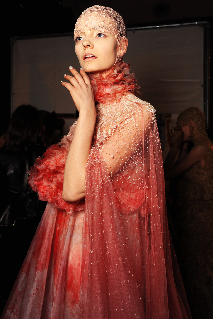 Prapa Skenave te Paris Fashion Week Pranvere Vere 2012 Alexander