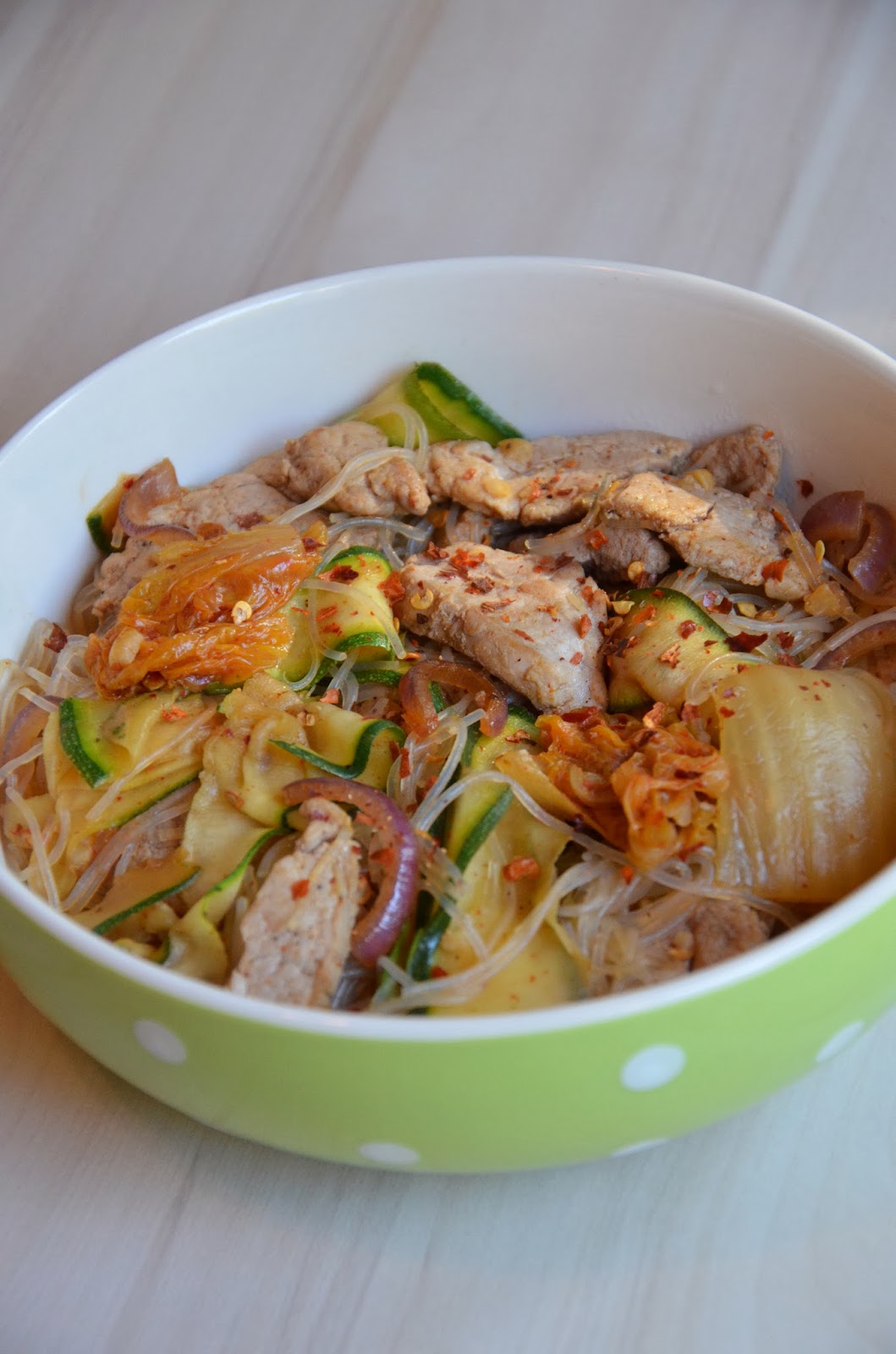 In cooking we trust Makaron z wieprzowiną i kimchi