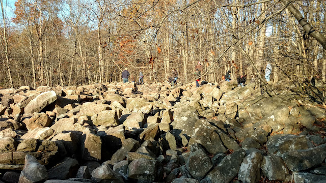 Каміння, що дзвенить. Рінгінг рокс парк. Пенсильванія (Ringing Rocks County Park, PA)