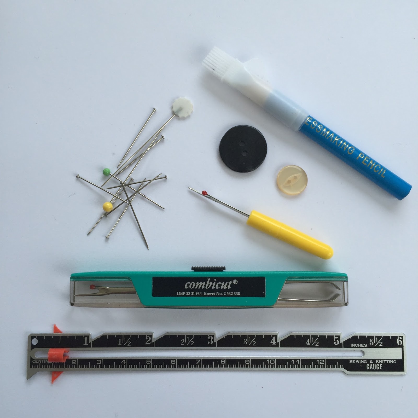 Dressmakers Social: What's in your sewing machine drawer?