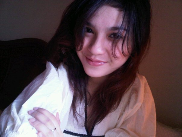 FOTO YUNIZA ICHA NARSIS DEPAN KAMERA