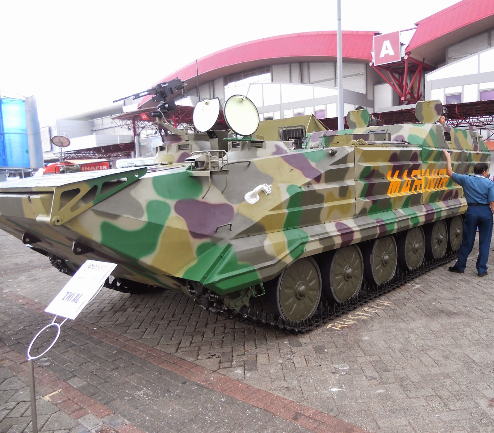 Tank APC Amphibi buatan PT. Wirajayadi Bahari Tank APC Amphibi buatan PT. Wirajayadi Bahari
