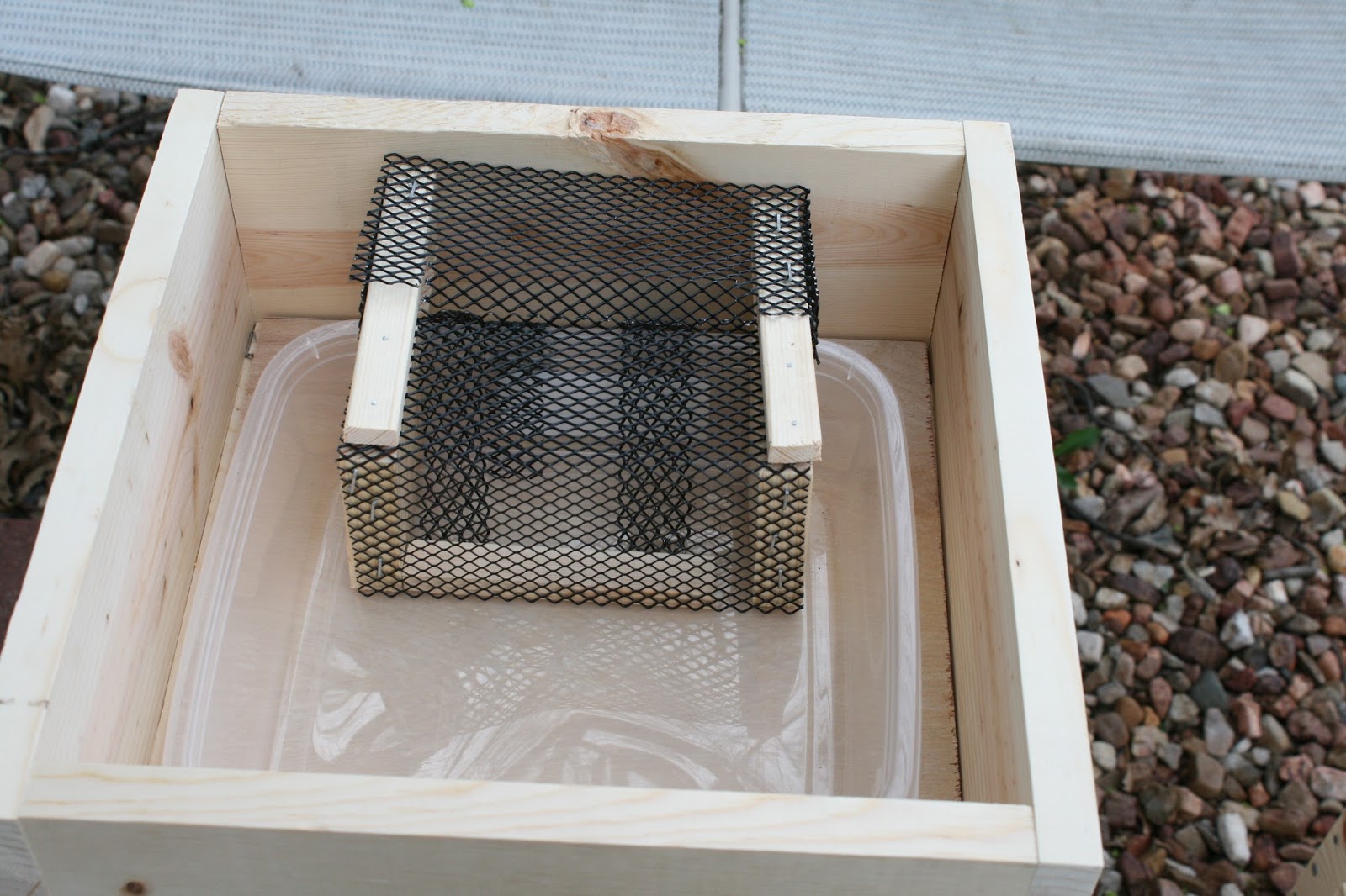 Richard S City Warre Beehive Yard Top Feeder