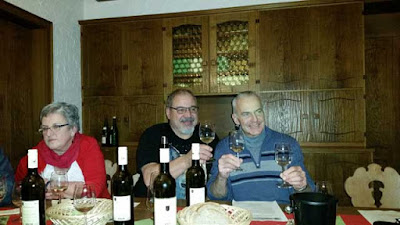Weinprobe mit Freunden in der WG Rammersweier