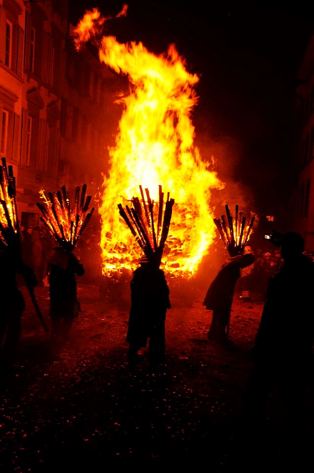 Christof Berger's photo, Liao Yiwu, Prowadzący umarłych, Okres ochronny na czarownice, Carmaniola