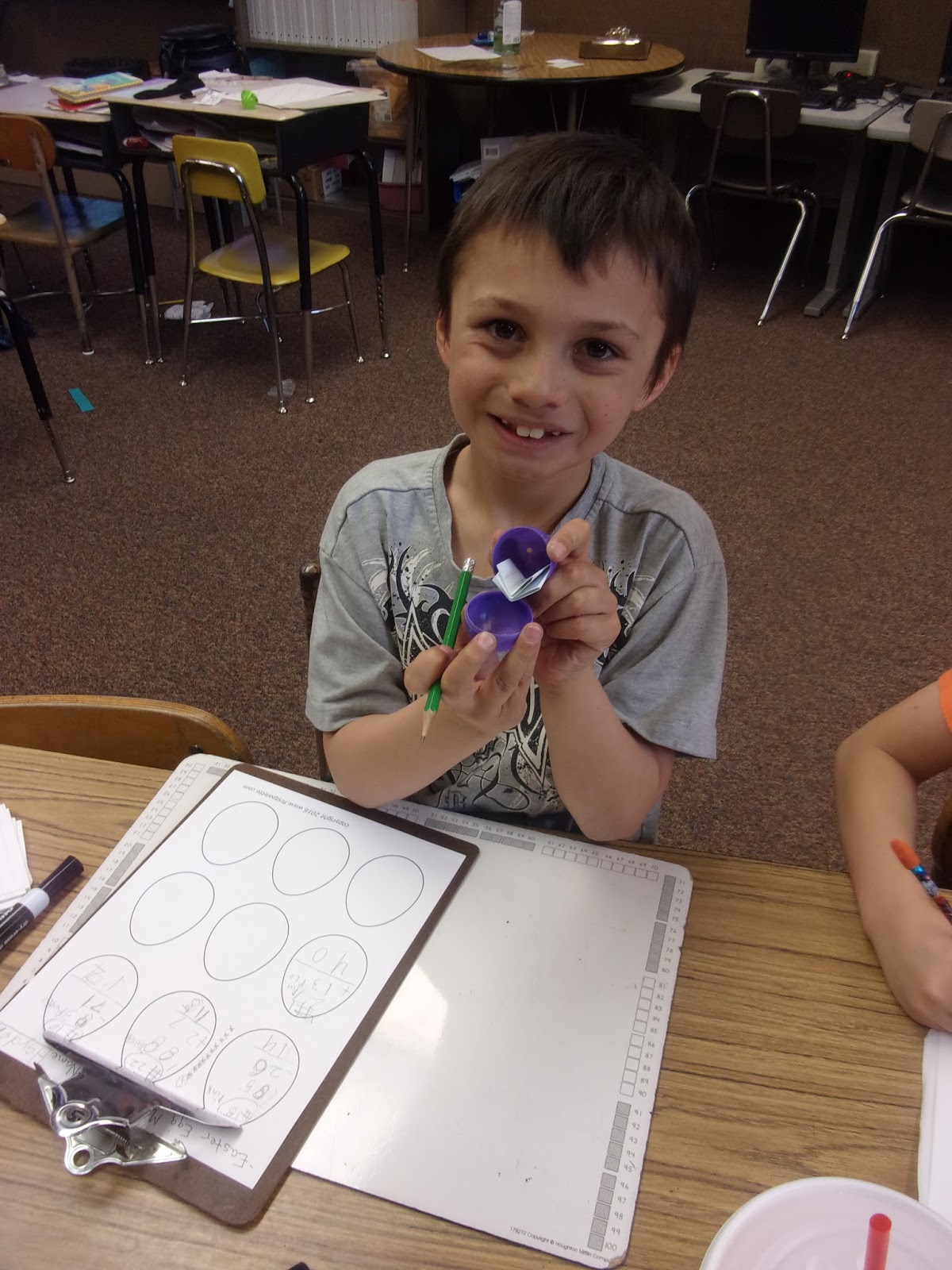 MISSMELANIESMUNCHKINS: Easter Egg Math Hunt