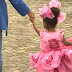 Brasil| Sem dinheiro, pai faz vestido de princesa com sacos para a filha