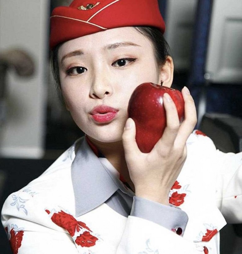The World S 10 Hottest Flight Attendant Selfies Lifestyle And Celebrity