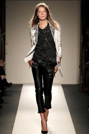 {la femme} Meets Fashion: My Leather Fix: Leather Pants