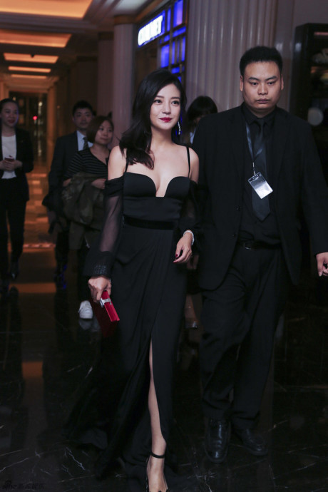 Trieu Vy khoe kheo vong mot tre nai, quyen ru den ngo ngang tai su kien - Anh 6