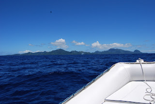 L'île de Huahine est en vue