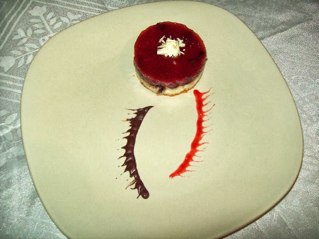 Tortulete cu crema de vanilie si coulis de capsuni